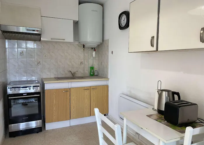 T2 Lumineux Avec Loggia Fermee, Proche Des Thermes, Parking, Wifi - - Fr-1-553-184 Apartment *