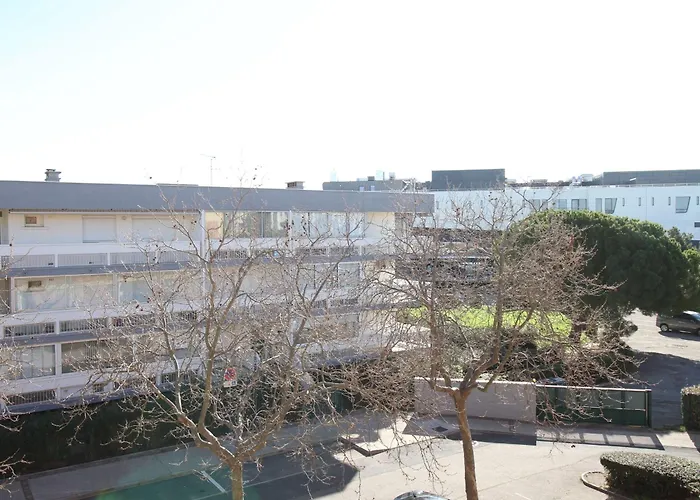 Apartment T2 Lumineux Avec Loggia Fermee, Proche Des Thermes, Parking, Wifi - - Fr-1-553-184